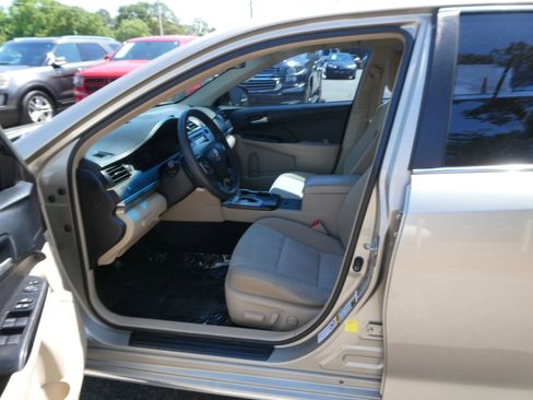Used 2013 Toyota Camry FWD image 12