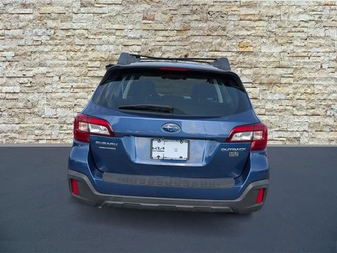 Used 2019 Subaru Outback 2.5i AWD/4WD image 6