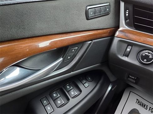 Used 2020 Cadillac Escalade Premium Luxury w/ Escalade Sport Edition image 31