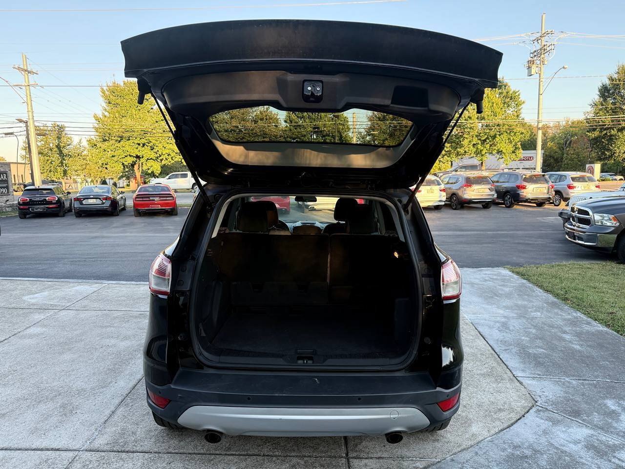 Used 2016 Ford Escape SE w/ Equipment Group 201A FWD image 9