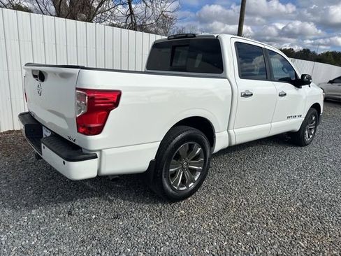 Used 2018 Nissan Titan SV w/ SV Convenience Package image 5