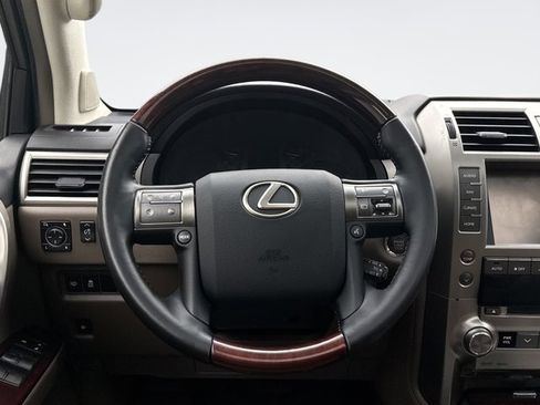 Used 2016 Lexus GX 460 w/ Premium Package AWD/4WD image 12