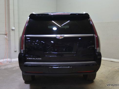 Used 2018 Cadillac Escalade Premium Luxury image 6