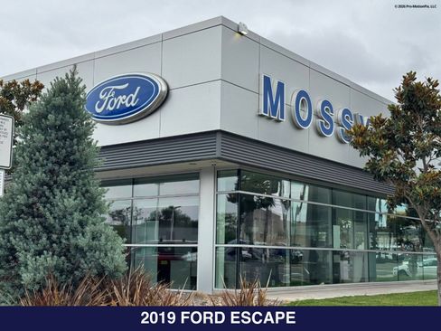 Used 2019 Ford Escape Titanium AWD/4WD image 5