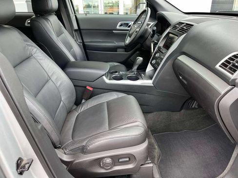Used 2014 Ford Explorer XLT w/ Equipment Group 202A FWD image 23