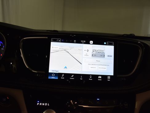 Used 2023 Chrysler Pacifica Limited w/ Trailer Tow Group image 20