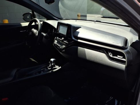 Used 2018 Toyota C-HR XLE FWD image 34