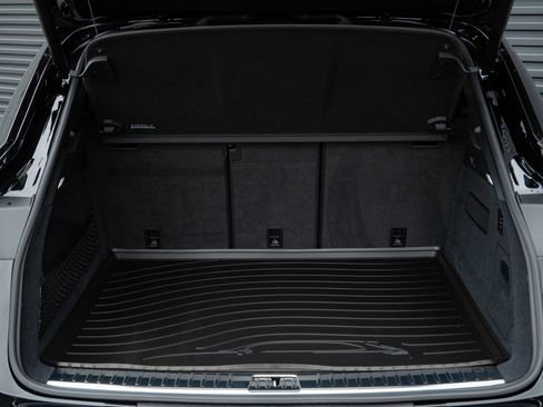Certified 2024 Porsche Cayenne Coupe AWD/4WD image 31