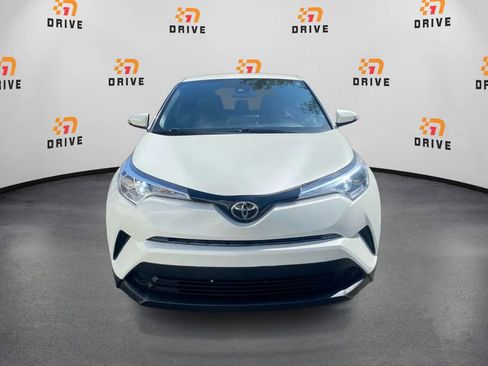 Used 2019 Toyota C-HR XLE FWD image 2
