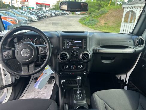 Used 2018 Jeep Wrangler Unlimited Sport S image 13