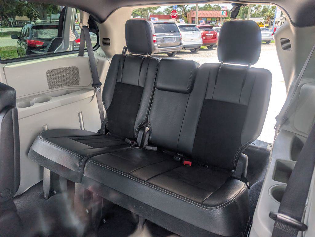 Used 2019 Dodge Grand Caravan SXT FWD image 11