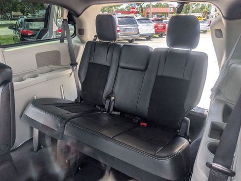 Used 2019 Dodge Grand Caravan SXT FWD image 11