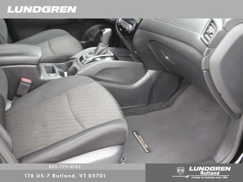 Used 2018 Nissan Rogue SV AWD/4WD image 25