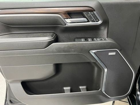 Used 2024 GMC Sierra 3500 SLT w/ SLT Convenience Package image 23