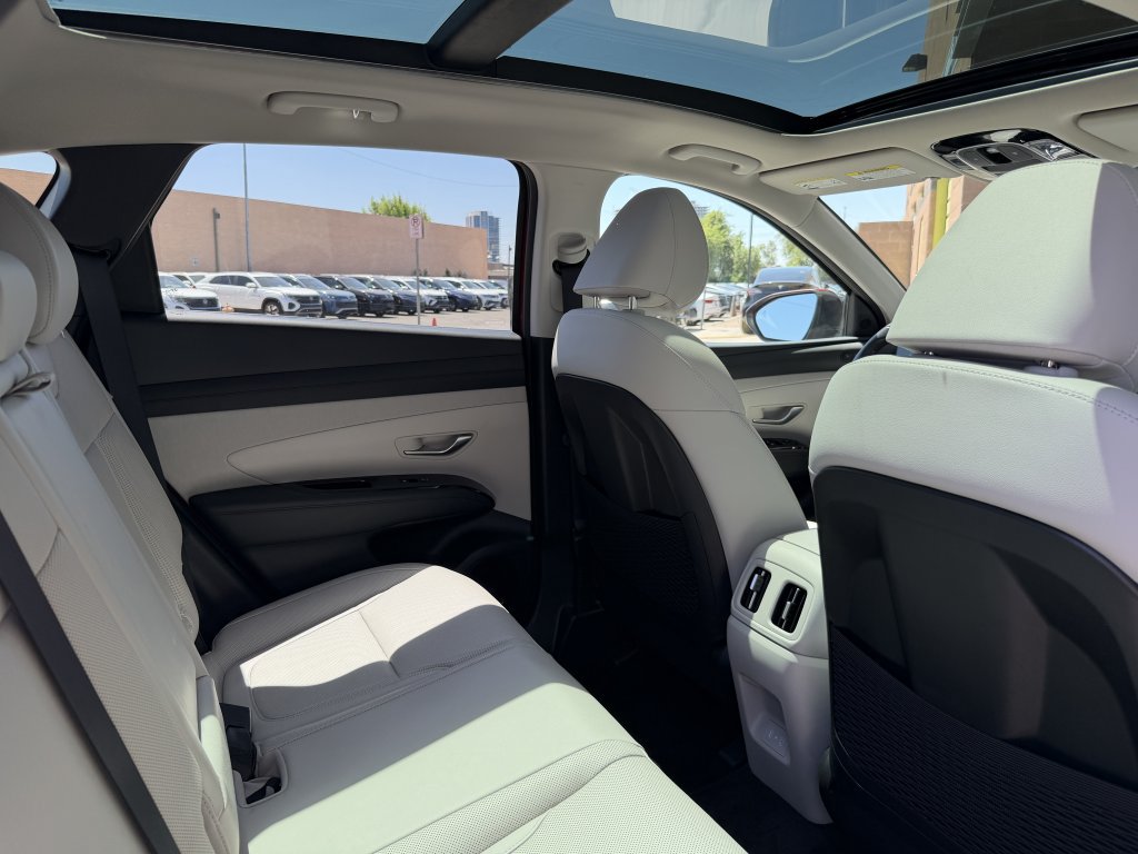 Used 2025 Hyundai Tucson Limited AWD/4WD image 43