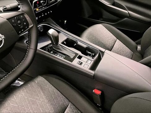 New 2026 Nissan Sentra SV w/ SV Convenience Package FWD image 9
