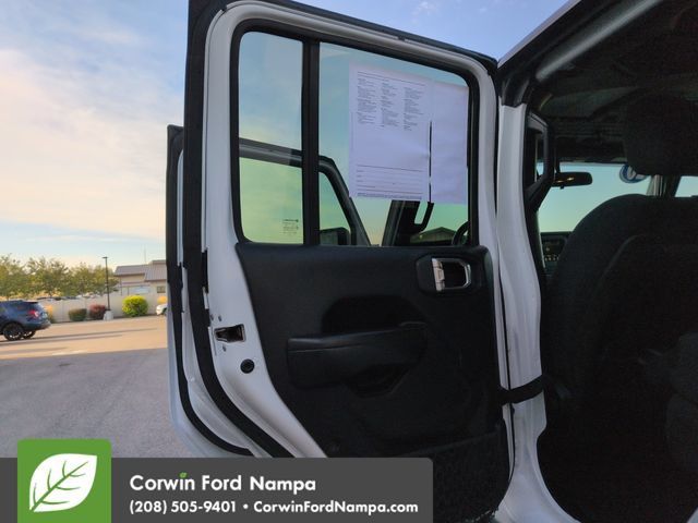 Used 2020 Jeep Gladiator Rubicon w/ Trailer Tow Package AWD/4WD image 24