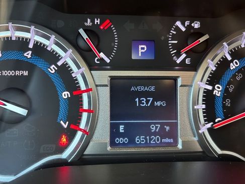 Used 2018 Toyota 4Runner SR5 AWD/4WD image 10