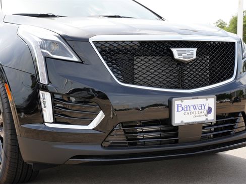 New 2025 Cadillac XT5 Sportv w/ LPO, Red Accent Package image 28