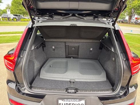 Used 2024 Volvo XC40 B5 Plus AWD/4WD image 8