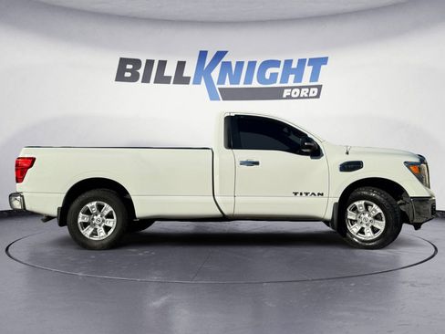 Used 2017 Nissan Titan SV image 6