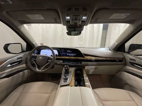 Used 2022 Cadillac Escalade Sport Platinum w/ LPO, ONYX Package AWD/4WD image 16