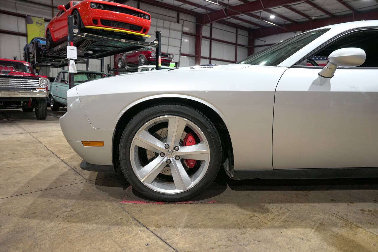 Used 2009 Dodge Challenger SRT8 RWD image 3