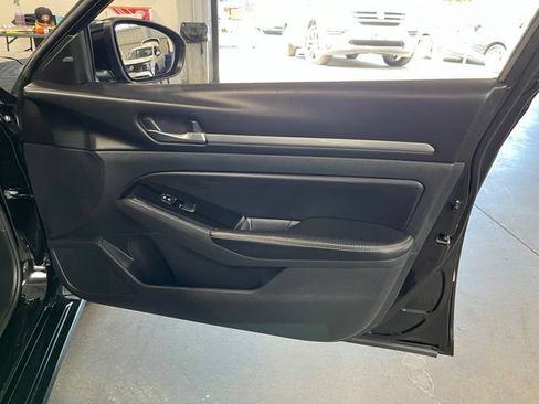 Used 2023 Nissan Altima 2.5 SV FWD image 12