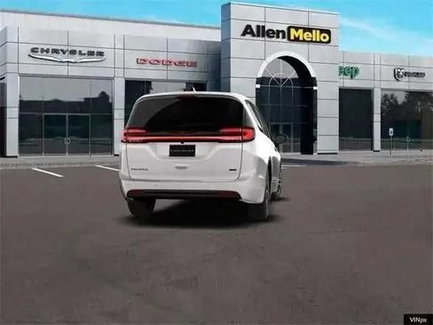 New 2026 Chrysler Pacifica Select image 13