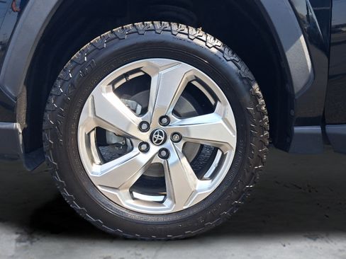 Used 2021 Toyota RAV4 XLE Premium AWD/4WD image 28