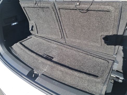 Used 2022 Volkswagen Tiguan SE R-Line image 13