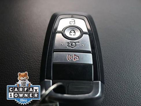 Used 2022 Ford Explorer XLT image 18