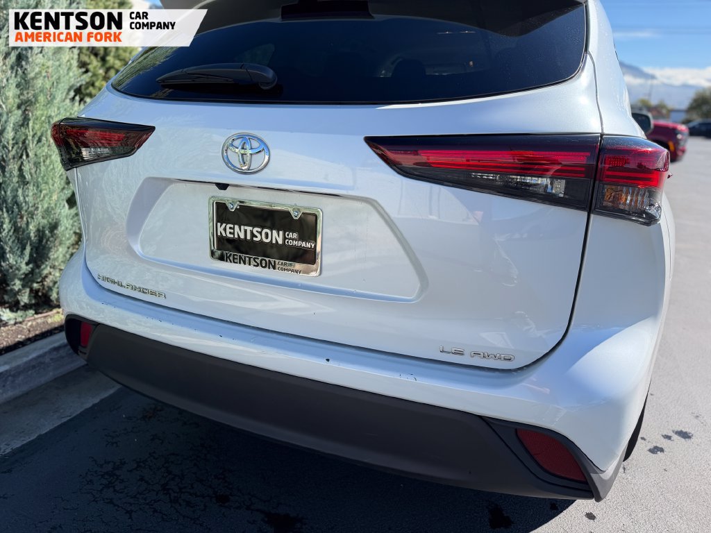 Used 2025 Toyota Highlander LE AWD/4WD image 36