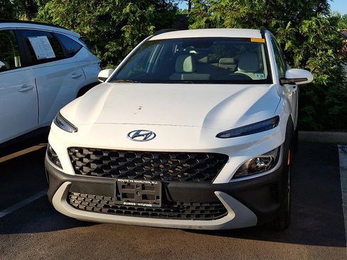 Used 2023 Hyundai Kona SEL AWD/4WD image 2