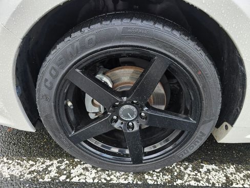 Used 2016 Toyota Avalon Touring image 10