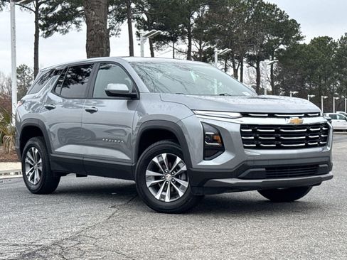 Used 2026 Chevrolet Equinox LT w/ Convenience Package II image 2