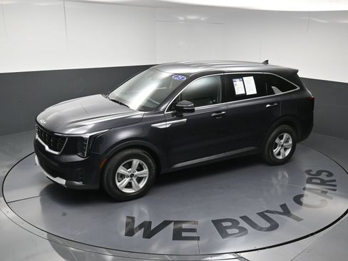 Used 2025 Kia Sorento LX FWD image 29