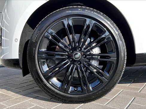 Certified 2025 Land Rover Range Rover Long Wheelbase SE AWD/4WD image 8