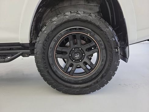 Used 2019 Toyota 4Runner SR5 Premium RWD image 10