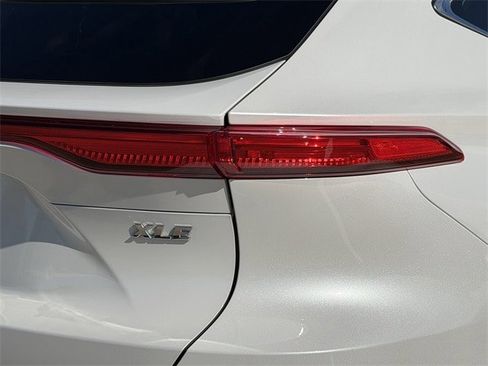 Certified 2024 Toyota Venza XLE image 7