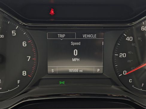 Used 2024 Chevrolet Trax LS w/ LS Convenience Package FWD image 12