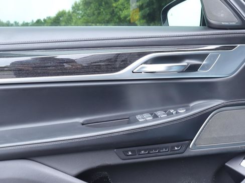 Used 2022 BMW 750Li xDrive AWD/4WD image 9