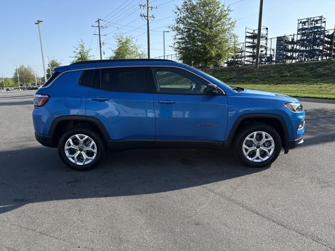 Certified 2025 Jeep Compass Latitude image 10