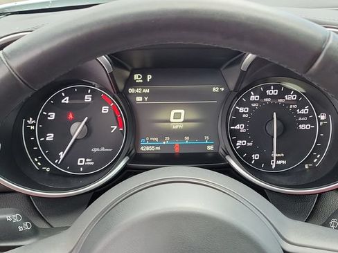 Used 2023 Alfa Romeo Giulia Veloce RWD image 29