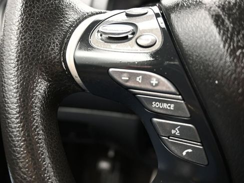 Used 2020 Nissan Pathfinder S image 24