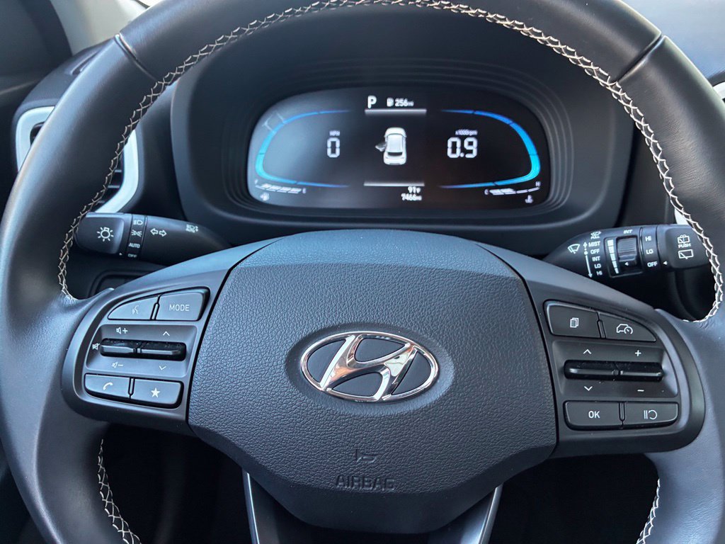 Used 2025 Hyundai Venue Limited FWD image 12