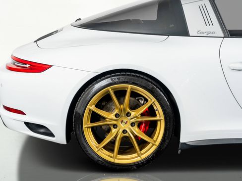 Used 2019 Porsche 911 Targa 4 GTS image 8