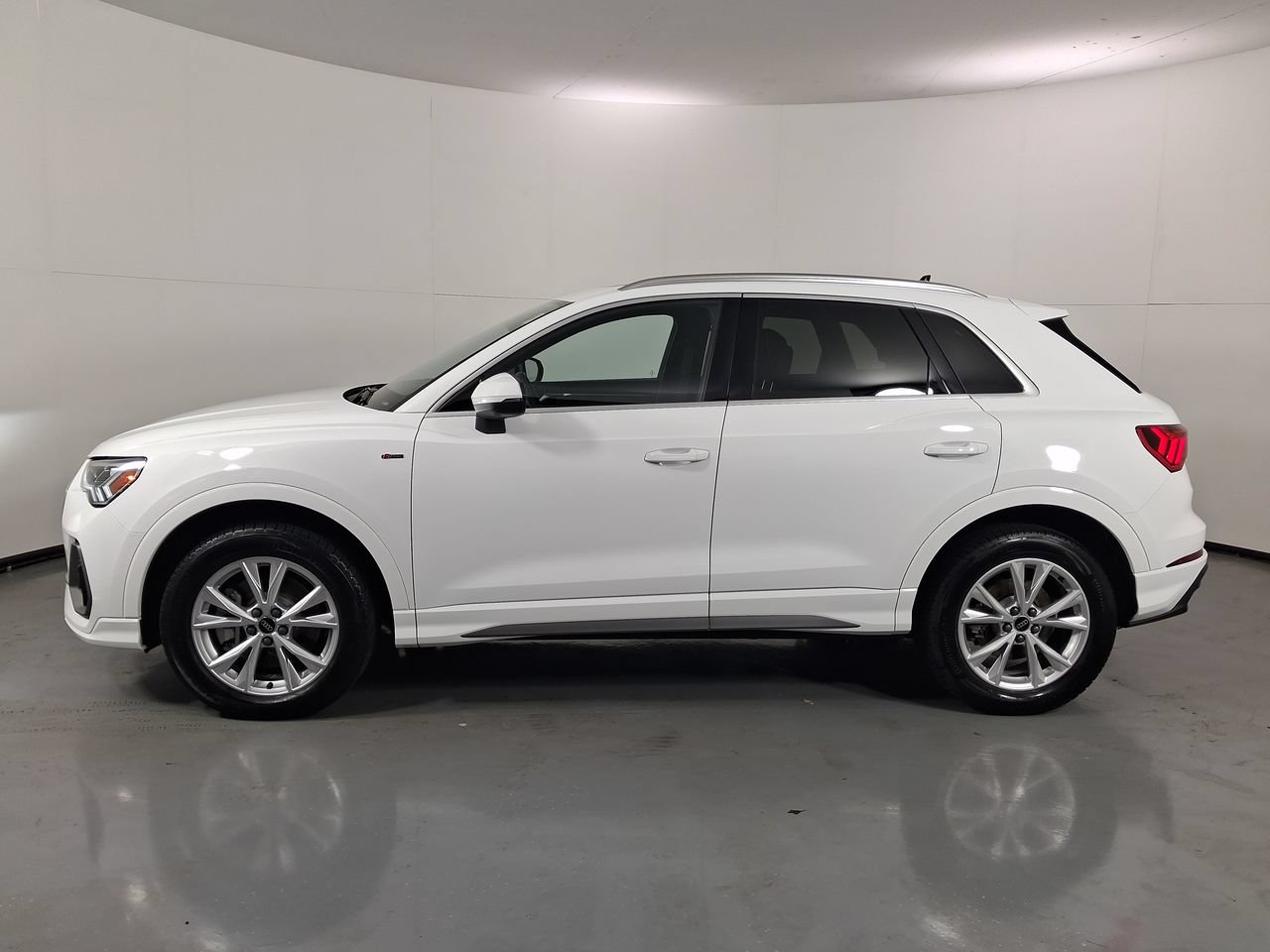 Used 2025 Audi Q3 2.0T Premium Plus w/ Premium Plus Package AWD/4WD image 30