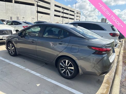 Used 2020 Nissan Versa SV w/ Trunk Package FWD image 5