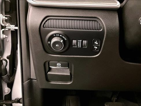 Used 2023 Jeep Wagoneer Series III w/ Preferred Equipment Group AWD/4WD image 40